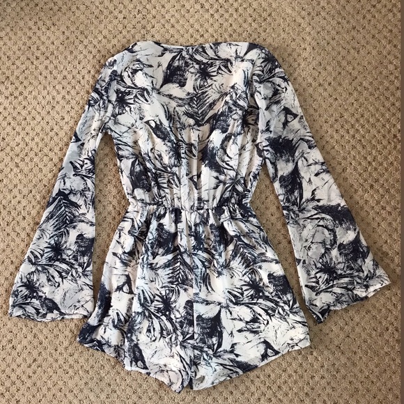 Loose fitted blue n white summer romper! - Picture 5 of 7